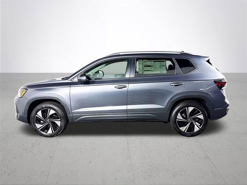 New 2025 Volkswagen Taos SE image 9