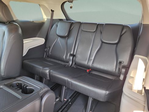 Used 2022 Kia Carnival SX image 16