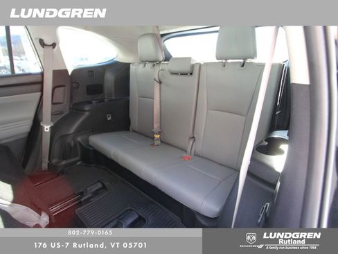 Used 2022 Toyota Highlander XLE image 31