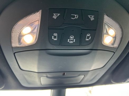 Used 2025 Chrysler Pacifica Select AWD/4WD image 40