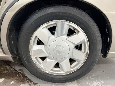 Used 2002 Cadillac De Ville DTS w/ Premium Equipment Pkg image 26