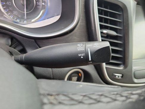 Used 2017 Chrysler 200 Limited Platinum image 29