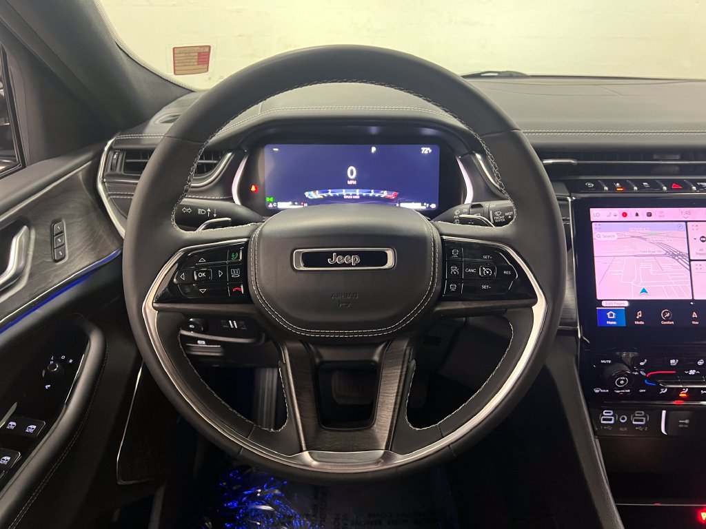 Used 2023 Jeep Grand Cherokee L Overland RWD image 15