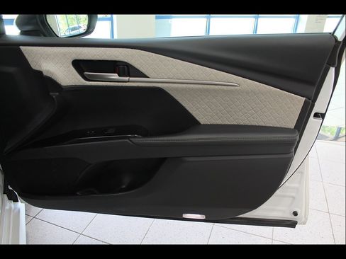 Used 2025 Toyota Camry XLE AWD/4WD image 25