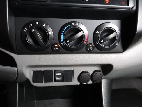 Used 2014 Toyota Tacoma PreRunner w/ Convenience Package RWD image 18