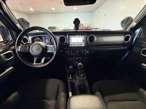 Used 2018 Jeep Wrangler Unlimited Sahara AWD/4WD image 30