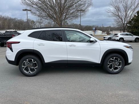 New 2026 Chevrolet Trax LT w/ Driver Confidence Package image 9