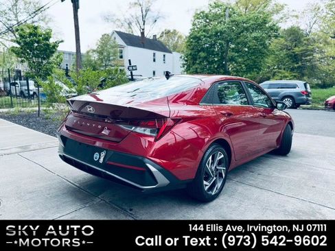 Used 2025 Hyundai Elantra SEL FWD image 4