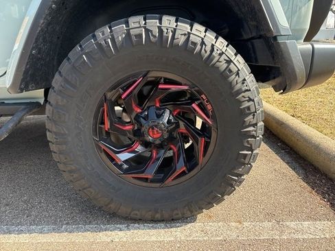 Used 2023 Jeep Wrangler Unlimited Rubicon w/ Cold Weather Group image 15