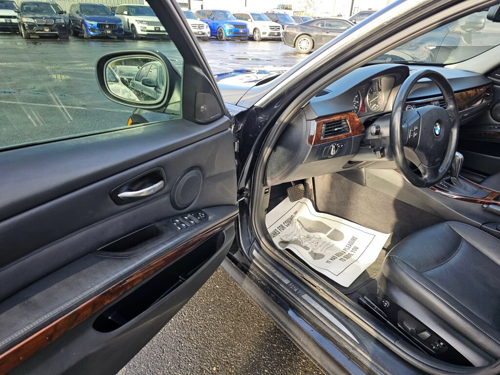 Used 2011 BMW 335i xDrive Sedan AWD/4WD image 17