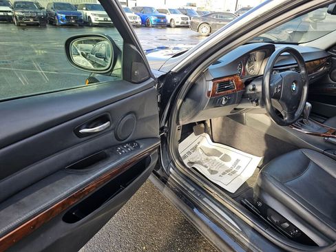 Used 2011 BMW 335i xDrive Sedan image 17