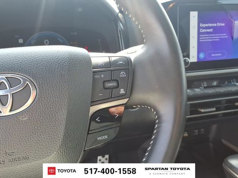 Used 2025 Toyota Camry SE FWD image 18