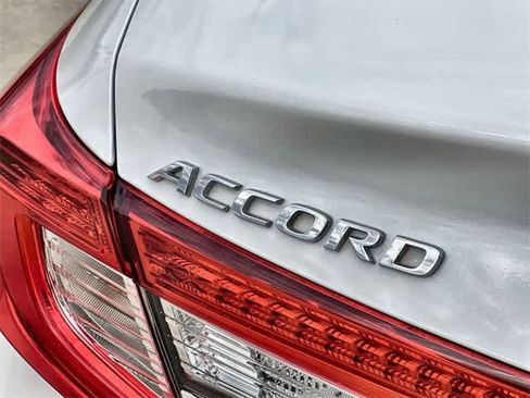 Certified 2018 Honda Accord Touring image 8