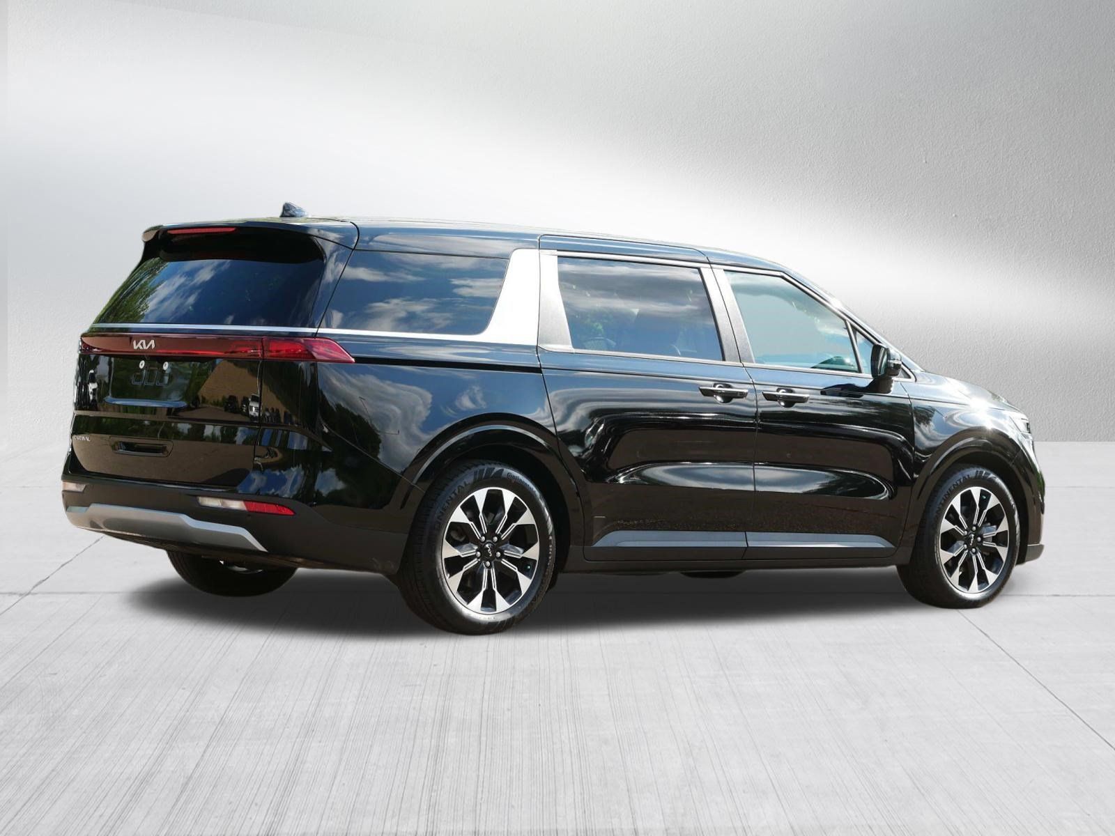 Certified 2023 Kia Carnival EX FWD image 7