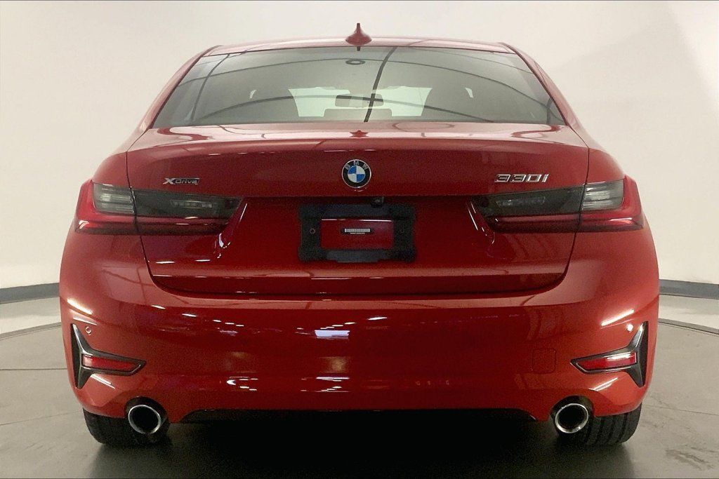 Used 2022 BMW 330i xDrive Sedan w/ Premium Package 2 AWD/4WD image 3