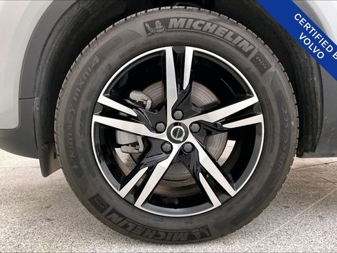 Certified 2025 Volvo XC40 B5 Core image 11