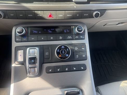 Used 2023 Hyundai Palisade Limited AWD/4WD image 17