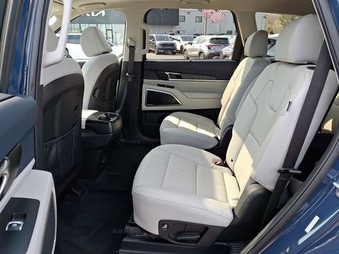Certified 2024 Kia Telluride EX w/ EX Captain's Chair Package image 10