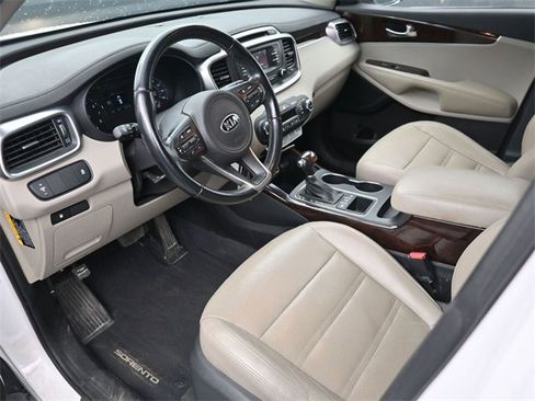 Used 2016 Kia Sorento EX image 10