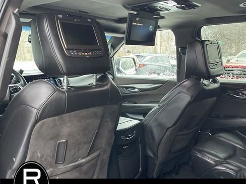 Used 2016 Cadillac Escalade Platinum image 3