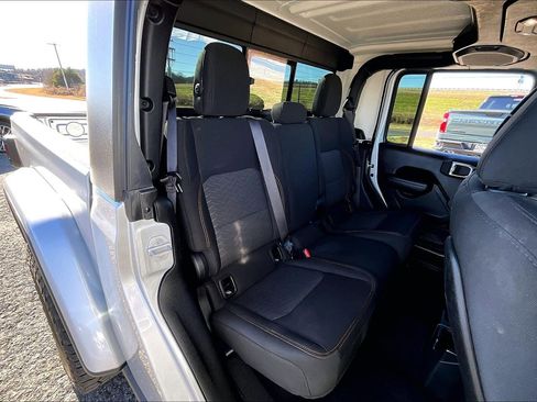 Used 2022 Jeep Gladiator Mojave w/ Trailer Tow Package image 27