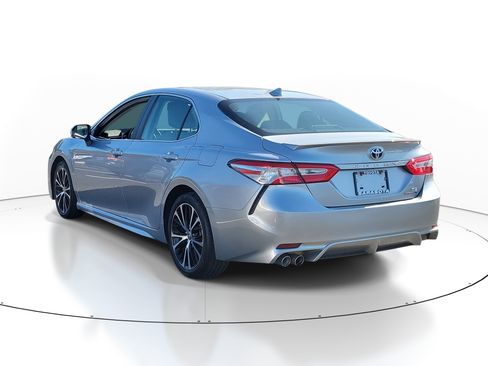 Used 2020 Toyota Camry SE image 6