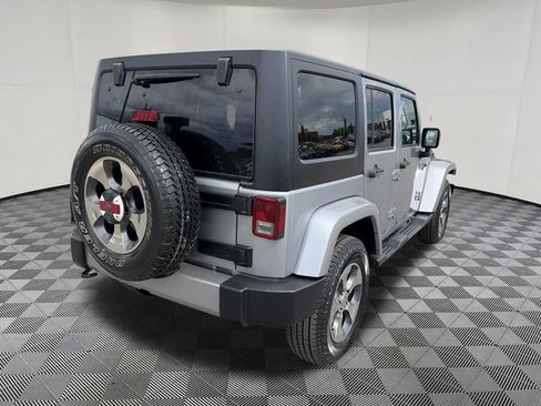 Used 2017 Jeep Wrangler Unlimited Sahara w/ Connectivity Group AWD/4WD image 10