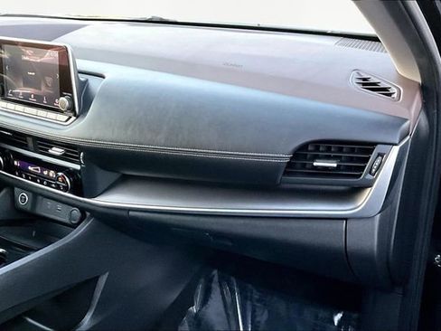 Used 2023 Nissan Rogue SV image 18