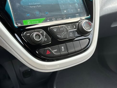 Used 2019 Chevrolet Bolt Premier w/ Infotainment Package image 29