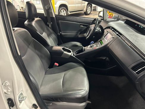 Used 2013 Toyota Prius Four FWD image 17