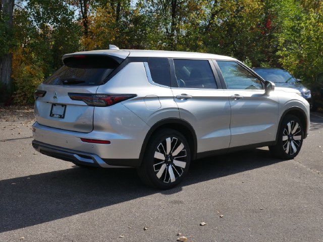 Used 2026 Mitsubishi Outlander SE AWD/4WD image 5