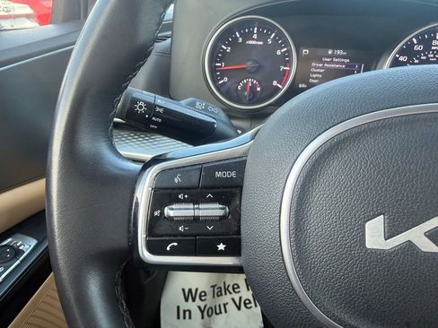 Used 2024 Kia Carnival LX FWD image 15
