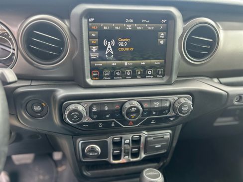Used 2022 Jeep Gladiator Sport image 14