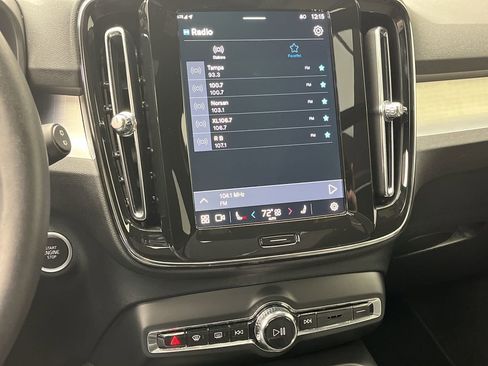 Used 2025 Volvo XC40 B5 Core image 18