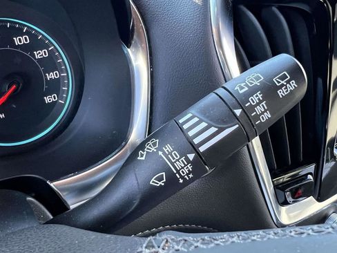 Used 2023 Chevrolet Traverse LT image 35