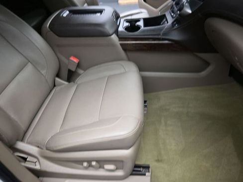 Used 2017 Chevrolet Suburban LT w/ LT Signature Package image 28