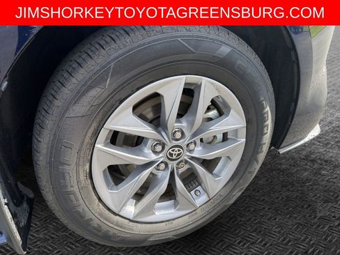 Used 2023 Toyota Sienna XLE w/ XLE Plus Package FWD image 11