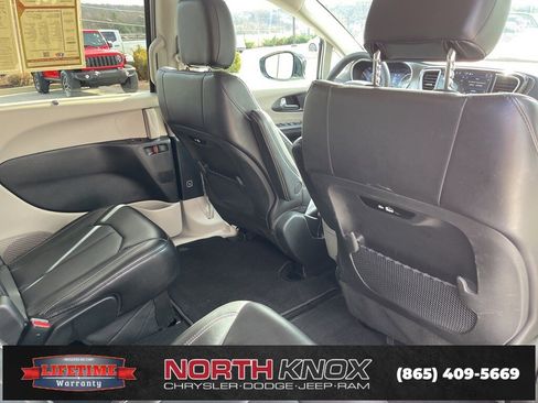 Used 2024 Chrysler Pacifica Touring-L image 24