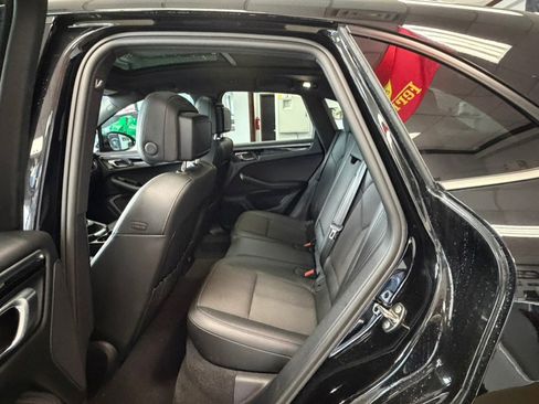 Used 2022 Porsche Macan AWD/4WD image 24