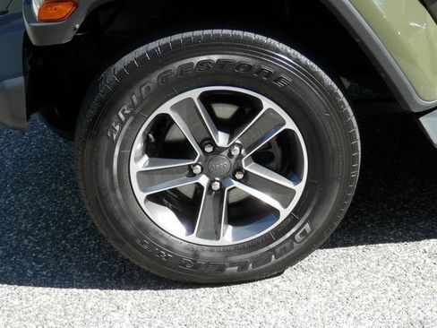 Used 2023 Jeep Wrangler Unlimited Sahara w/ LED Lighting Group AWD/4WD image 13