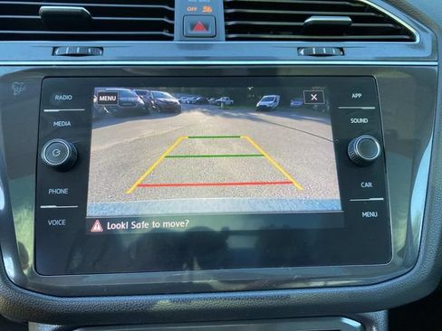 Used 2020 Volkswagen Tiguan SEL FWD image 10