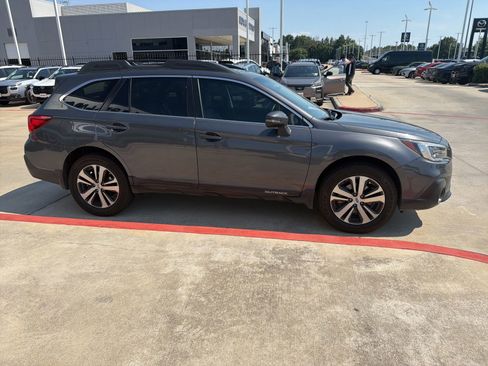 Used 2018 Subaru Outback 3.6R Limited AWD/4WD image 3