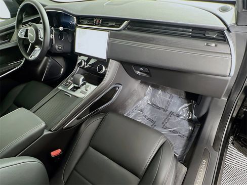 Used 2025 Jaguar F-PACE R-Dynamic S image 30