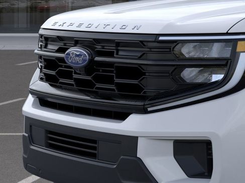 New 2025 Ford Expedition Active image 17