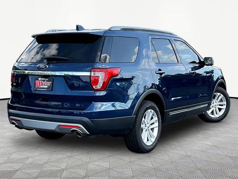 Used 2017 Ford Explorer XLT w/ Equipment Group 201A FWD image 6