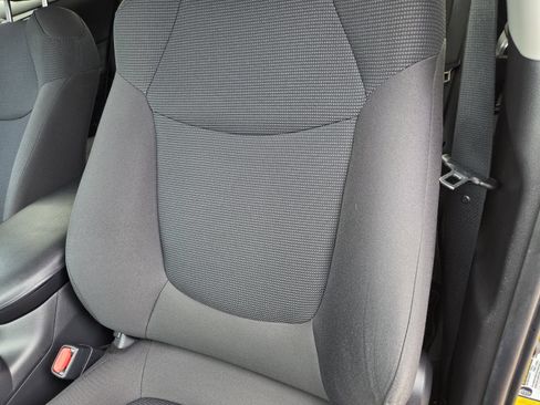 Used 2019 Toyota RAV4 LE FWD image 15