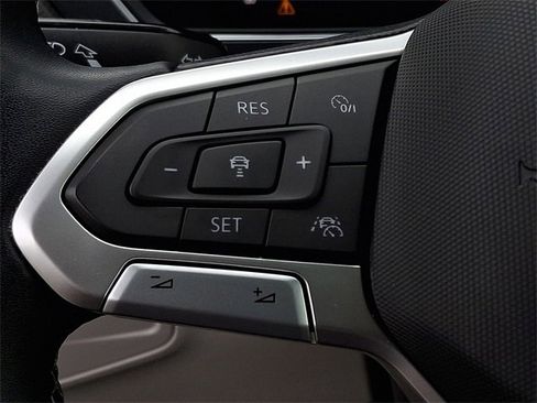Certified 2023 Volkswagen Tiguan SE R-Line image 22