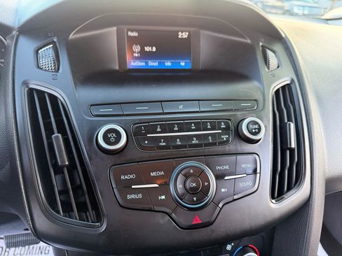 Used 2018 Ford Focus SE w/ SE Appearance Package image 15