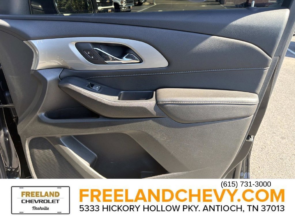 Used 2022 Chevrolet Traverse LT FWD image 27