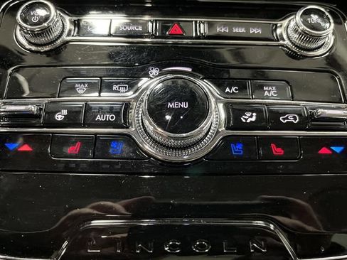 Used 2022 Lincoln Corsair AWD w/ Premium Package image 8